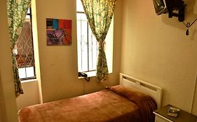 Hostal Loro Verde