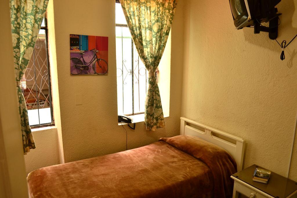 Hostal Loro Verde Quito Exterior foto